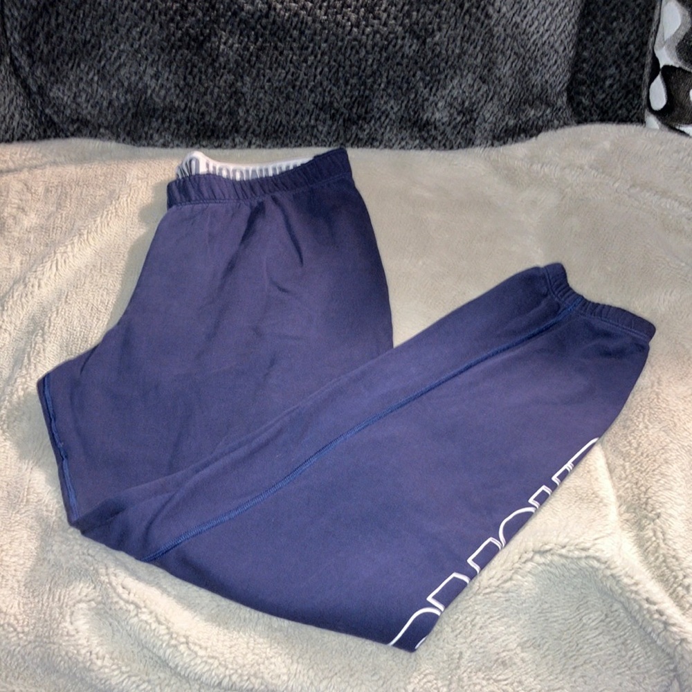 🔹4 for $30 Under Armour Sweatpants, Medium